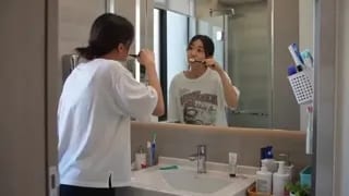 Seedance 2.0 视频提示：镜中故障