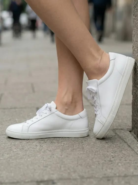 Before view for virtual shoe try-on comparison